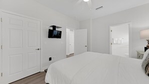 House, 1 King Bed with Sofa bed (Pelican House) | 2 bedrooms, bed sheets - Pelican House (Santa Rosa Beach)
