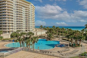 Apartment, Mehrere Betten, Meerblick (St. Maarten 402 at Silver Shells) | Pool | Innenpool, 2 Außenpools, Sonnenschirme, Liegestühle