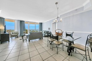 Bloc d'apartaments, diversos llits, vistes a l'oceà (St. Maarten 402 at Silver Shells) | Sala d'estar