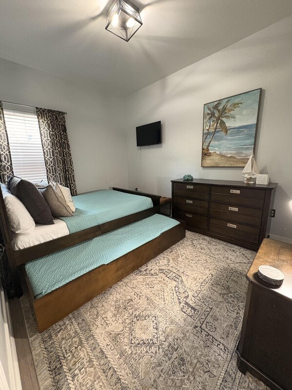 Maison, plusieurs lits (Shore Beats Work)