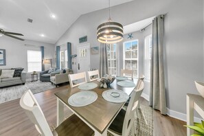 Maison, plusieurs lits (Shore Beats Work) | Restauration