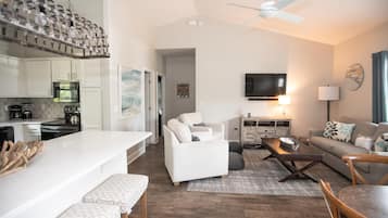 House, Multiple Beds (Sunset Shenanigans) | Living area