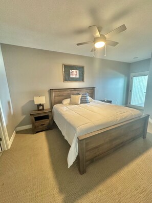 4 bedrooms, iron/ironing board, free WiFi, bed sheets - Bayside Vacation Condo Rental 4 bedrooms!! (Arnolds Park)