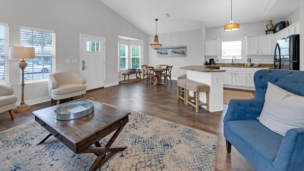 House, 1 King Bed with Sofa bed (A Blue Pearl) | Living area - A Blue Pearl (Santa Rosa Beach)