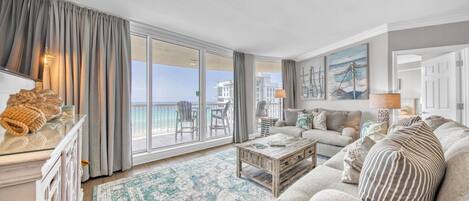 コンドミニアム ベッド (複数台) (St. Maarten 907 at Silver Shells) | リビング エリア | 32 インチのテレビ (ケーブル放送視聴可)