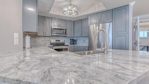 Condo, Berbilang Katil, Beach View (St. Maarten 1207 at Silver Shells) | Dapur peribadi | Ketuhar, pembakar roti 