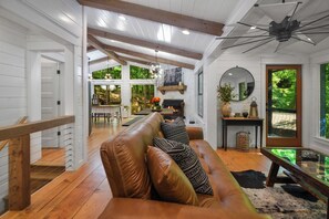 Smart TV, fireplace, table football - Cold Plunge & Sauna! Rejuvenation Retreat, fireplace, Hot tub, firepit, Games! (Blue Ridge)