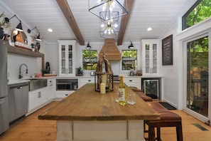 Fridge, microwave, oven, stovetop - Cold Plunge & Sauna! Rejuvenation Retreat, fireplace, Hot tub, firepit, Games! (Blue Ridge)