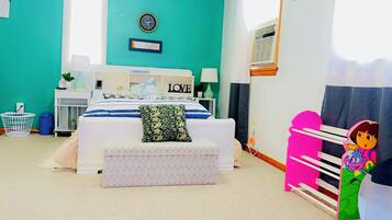2 Schlafzimmer, Schreibtisch, Bügeleisen/Bügelbrett, Reisekinderbett