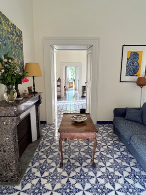 Fireplace - Beautiful 2 Bdrm, Stunning Views, Private Garden, Balcony, Walk to Beach & Town (Amalfi)