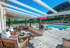 تناول الطعام بالخارج