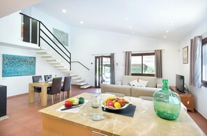 Interior - Appealing Family Villa, Private Pool, Fantastic Mountain Views - 15 mins walk to Old Town Pollenca! (Pollença)