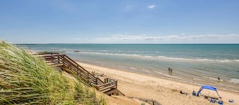 Minutes to bayside beaches!