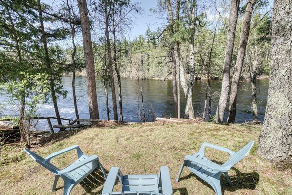 Cabin 10 | Terrace/patio - Edgewater Resort (Iron Mountain)