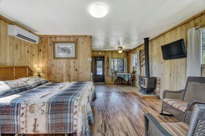 Cabin - Edgewater Resort (Iron Mountain)
