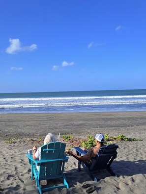 On the beach - Beach House located in a private village in the beautiful pacific ocean. (Huhuete)