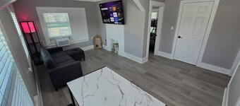 Newly renovated modern apartment near the ocean and minutes from downtown WPB