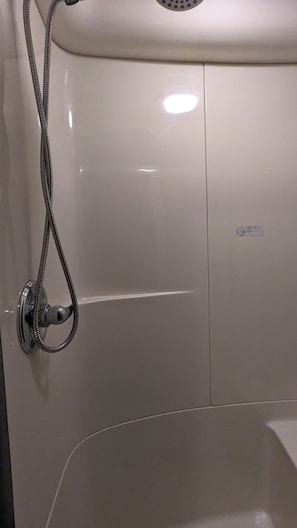 Dusche, Whirlpool, Haartrockner, Handtücher