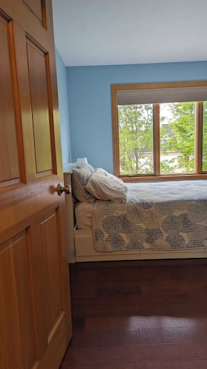 5 chambres, fer et planche à repasser, Wi-Fi, draps fournis