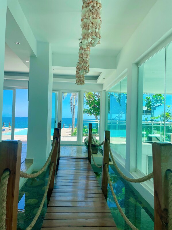 Pool - Immerse yourself in the coastal serenity of our oceanfront apartment. (Juan Dolio)