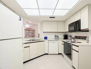 Réfrigérateur, micro-ondes, lave-vaisselle