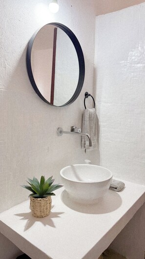 Towels, soap, shampoo, toilet paper