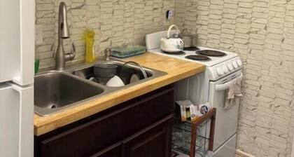 1Rear w/ parking near Aria hosp