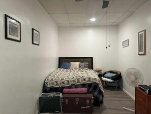 1 quarto, ferros/tábuas de passar roupa, Wi-Fi, roupa de cama