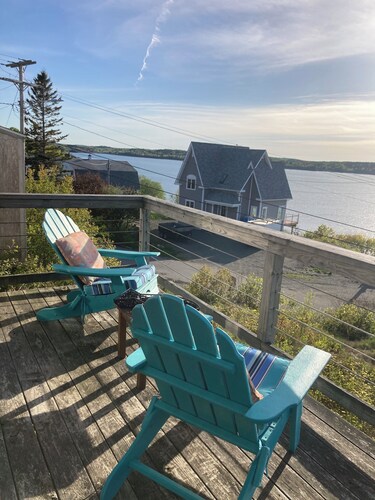 Whale Ledge Cottage - In the heart of Lubec with AMAZING Waterviews! 