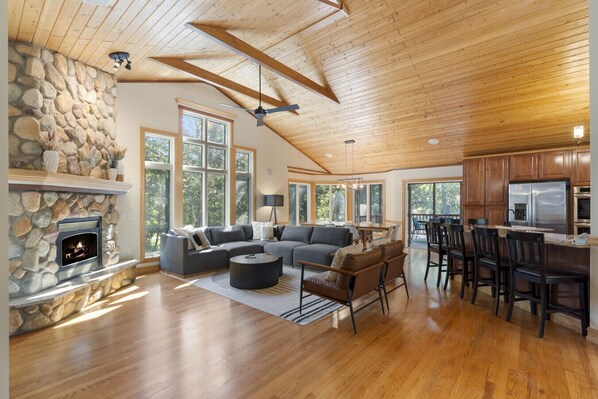 Smart-tv en een open haard