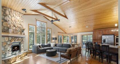 The Fairway Retreat: Spacious Family & Golf Getaway