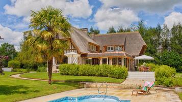 Een verwarmd zwembad