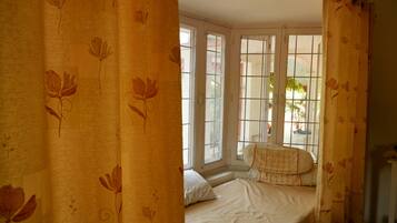 1 bedroom, bed sheets