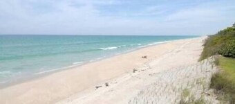 Walk to Bars, Shops & Restaurants...Beach is a short 5 min drive