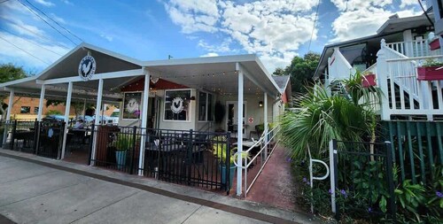 Downtown Melbourne Getaway - Mins to the Beach