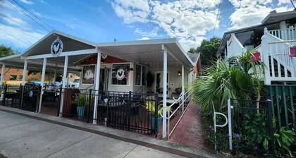 Downtown Melbourne Getaway - Mins to the Beach