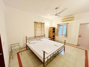 1 bedroom, bed sheets - The Raghav - Villa/Farmhouse Getaway amidst Nature #3 (Gurugram)