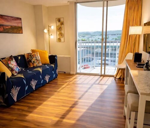 Newly Renovated Hilo Lagoon 2 BD Condo-A/C