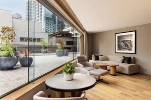 Living area - JW Marriott Auckland (Auckland)