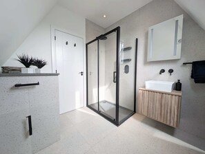 Shower, towels