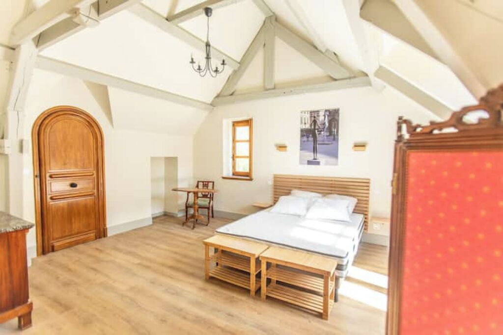 7 bedrooms, WiFi, bed sheets