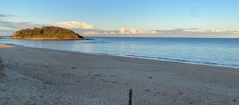 Family beach house in Lake Tabourie - walk to beach and lake!