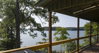 Fox Berry Hill -Lakefront w/Dock, Launch & Hot Tub