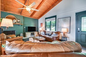 Smart TV, chimenea, videojuegos y reproductor de DVD 