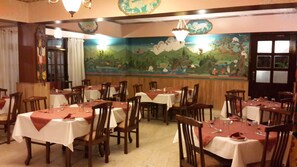 Dining - The Lindsay Himalayan Heights (Gangtok)