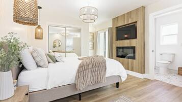 3 bedrooms, desk, iron/ironing board, free WiFi