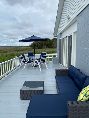 Charming Waterfront Cottage with Boat Ramp and boat docking - Pet Friendly