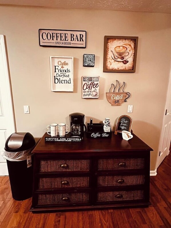 Interior - Riverside Escape, King Suite, and Queen Suite. (Sevierville)