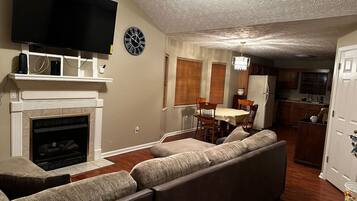 Télévision, cheminée