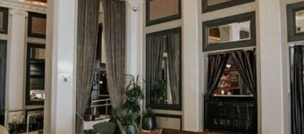 Deluxe Queen Room Near Boutiques and Art Galleries
